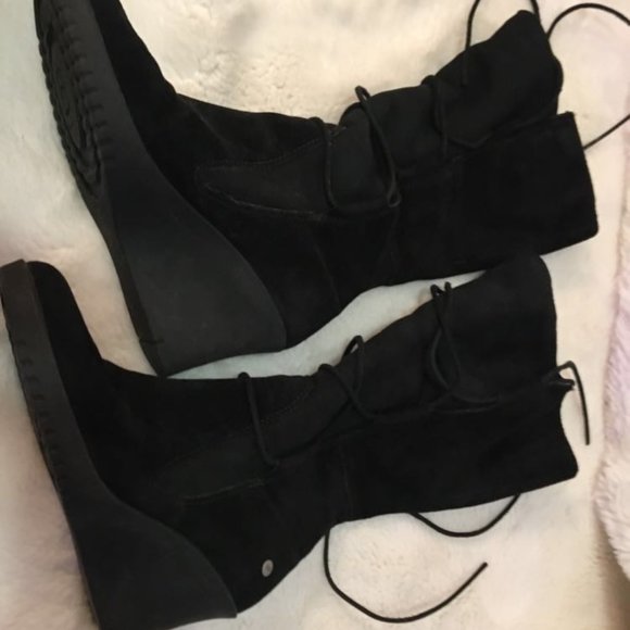 UGG black suede lace up boots size 8. - Picture 1 of 2